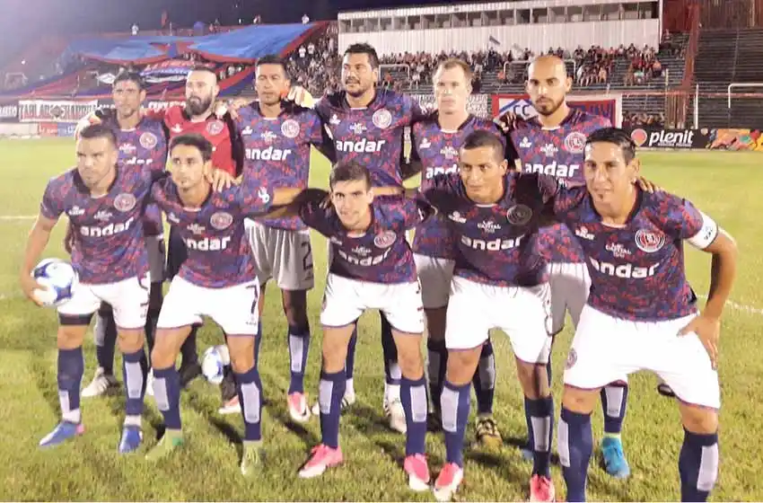 El Charrúa quiere bajar a uno de los punteros