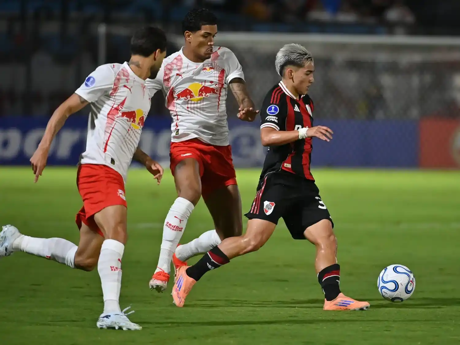 River se llevó el triunfo sobre el final ante Bragantino.