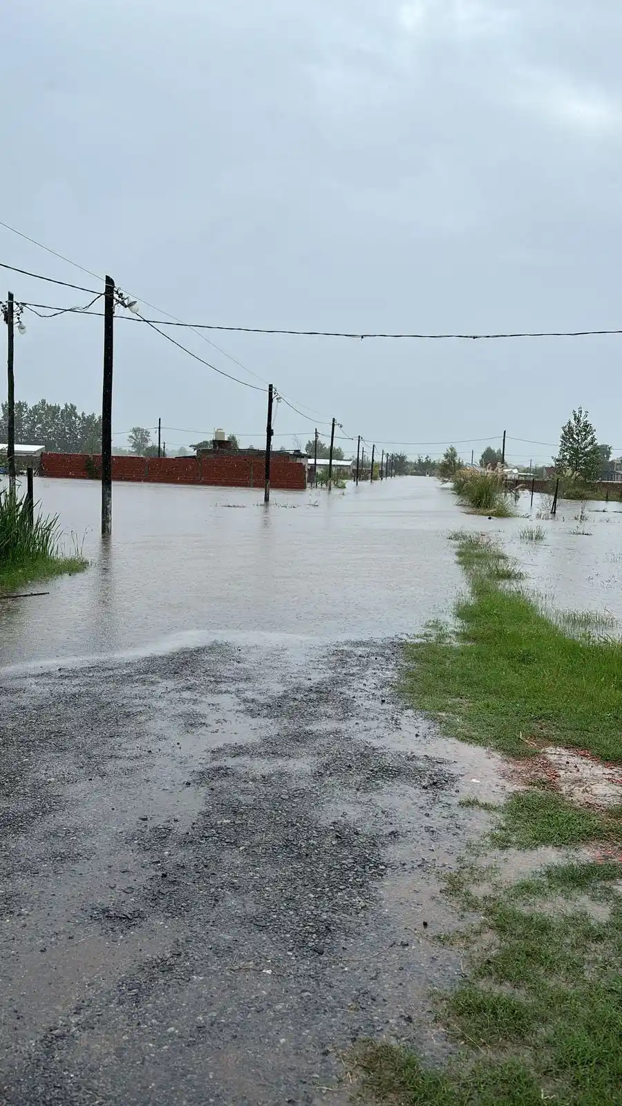 Inundación en el barrio San Javier, Zárate, este lunes.