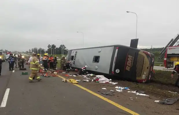 Mirá las impactantes imágenes del trágico accidente en la Autovía 14
