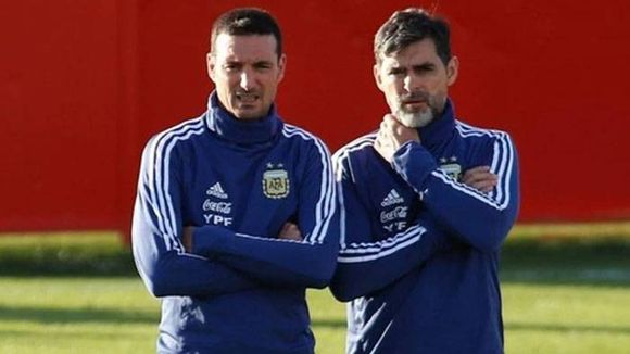 Roberto Ayala seguirá en el cuerpo técnico de la Selección,  tras la renovación de Scaloni