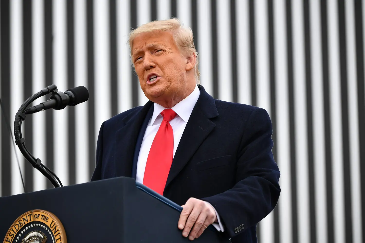 ¡RIDÍCULO! Pedido de juicio político en su contra: Trump