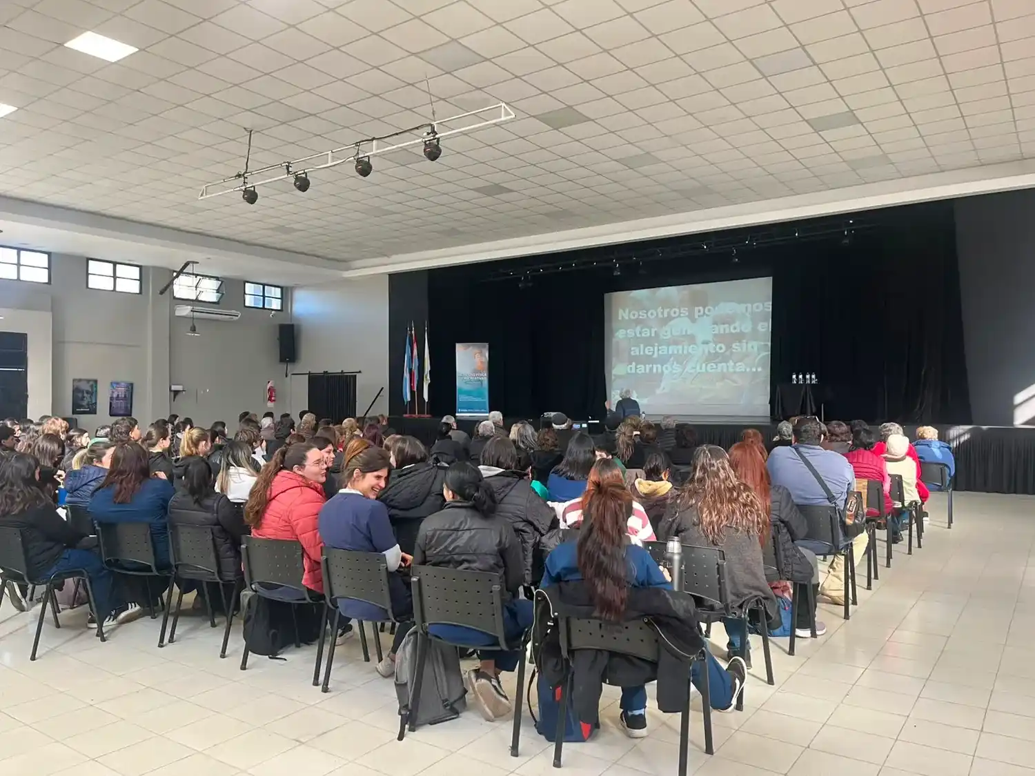 El Auditorio Municipal fue sede de una jornada dedicada al cuidado integral de las personas mayores