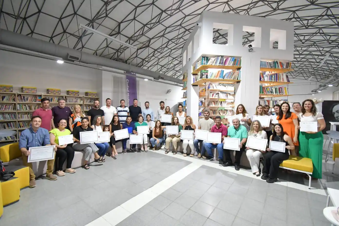 Los diplomas fueron entregados en la Secretaría de Vinculación Educativa, Tecnológica y Productiva