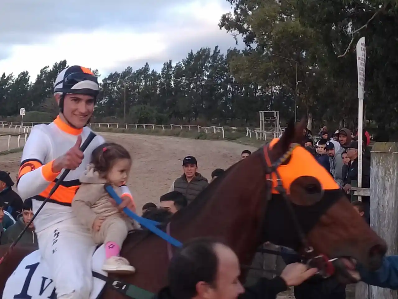 Turf: “El Negro Luis” brilló en el Gran Premio 25 de Mayo