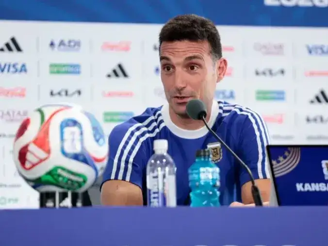 “Estamos bien, estamos tranquilos y confiados. Vamos a enfrentar a un gran equipo que tiene grandes jugadores”, expresó Scaloni.