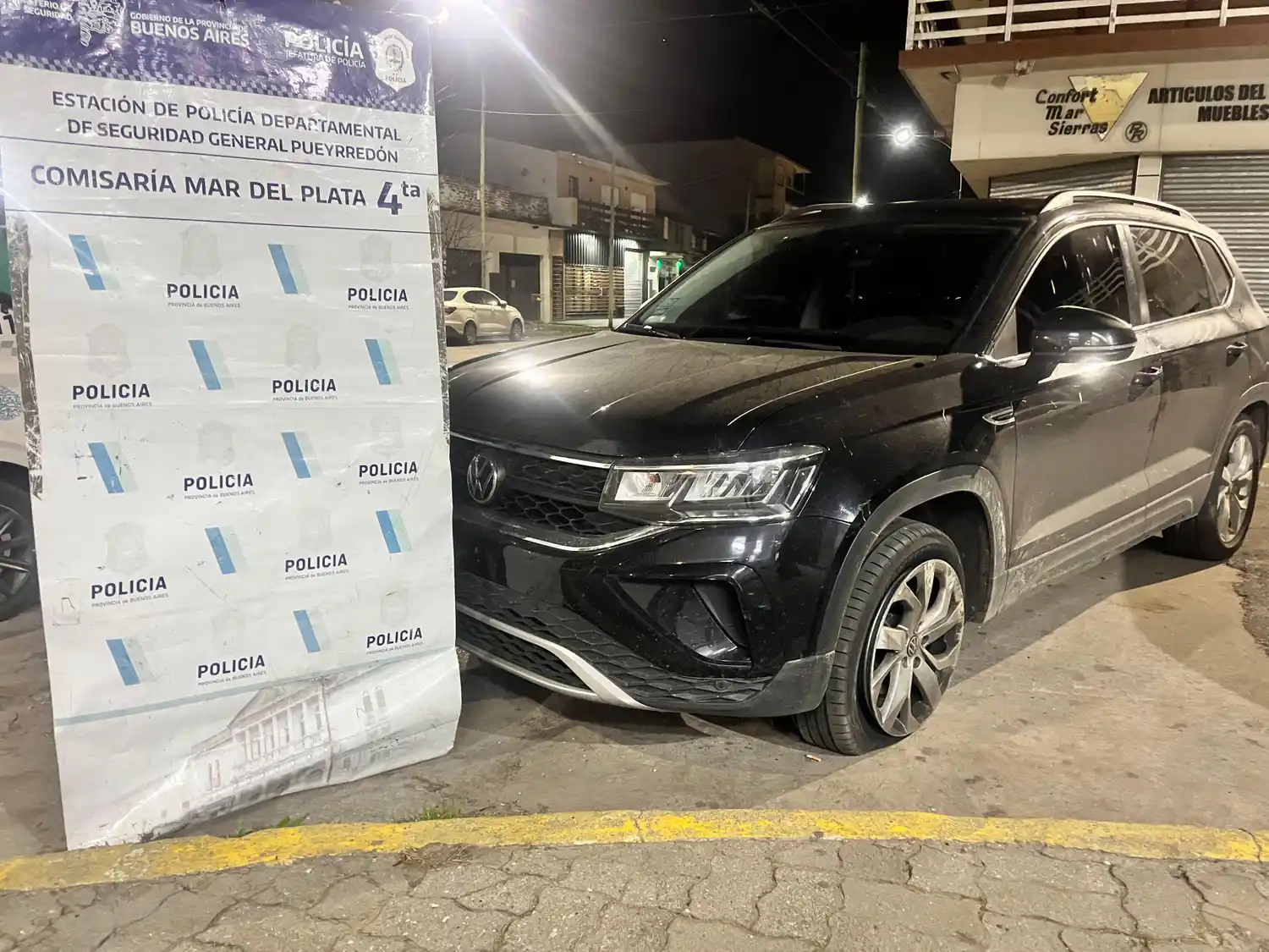Mediante el grabado de autopartes se confirmó que la Volkswagen Taos tenía pedido de secuestro desde el 15 de junio.