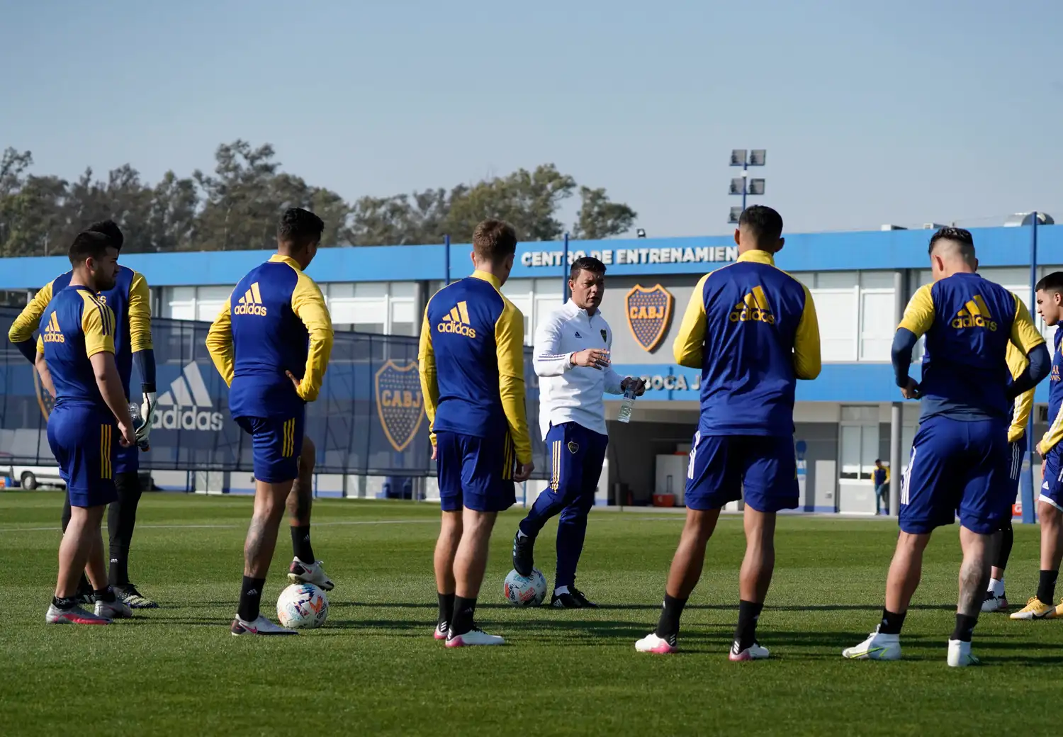 Battaglia incluyó en la práctica a Cardona y Villa
