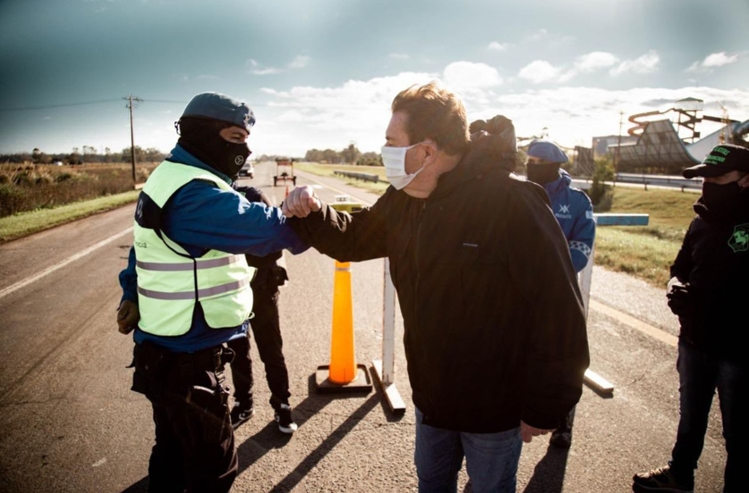 En el Día del Padre, Montenegro supervisó el ingreso de la Ruta 2 e insistió en "no relajarnos"