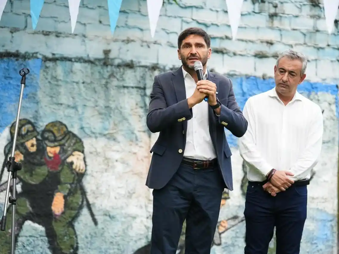 El gobernador Pullaro junto al intendente Pablo Javkin en el acto en Rosario.