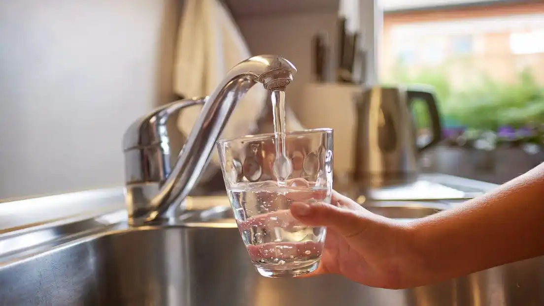 OJO: consumir esta agua durante el embarazo aumenta el riesgo de tener hijos con autismo