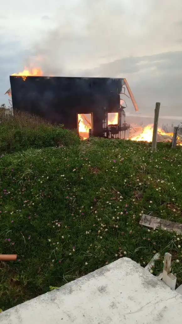 Destrucción total: incendio en el restaurante de un balneario