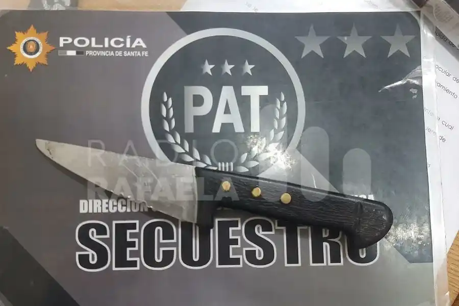 Lo vieron merodeando y escondiéndose entre árboles: estaba armado con un cuchillo