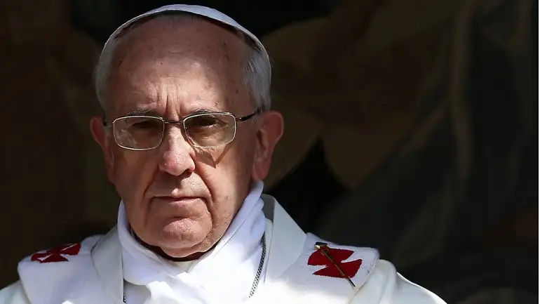 El papa aseguró estar abierto a sugerencias para reformar el papado