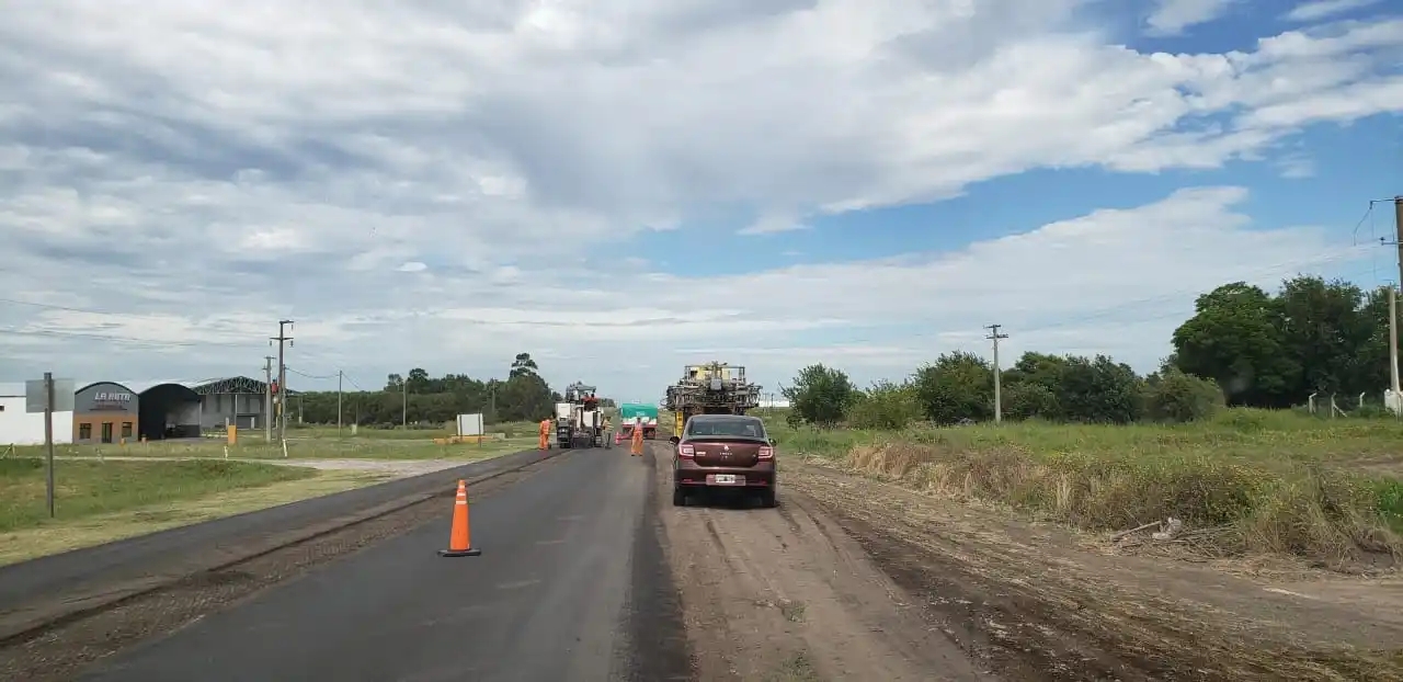 Precaución al circular: Avanza la pavimentación de la ruta 131