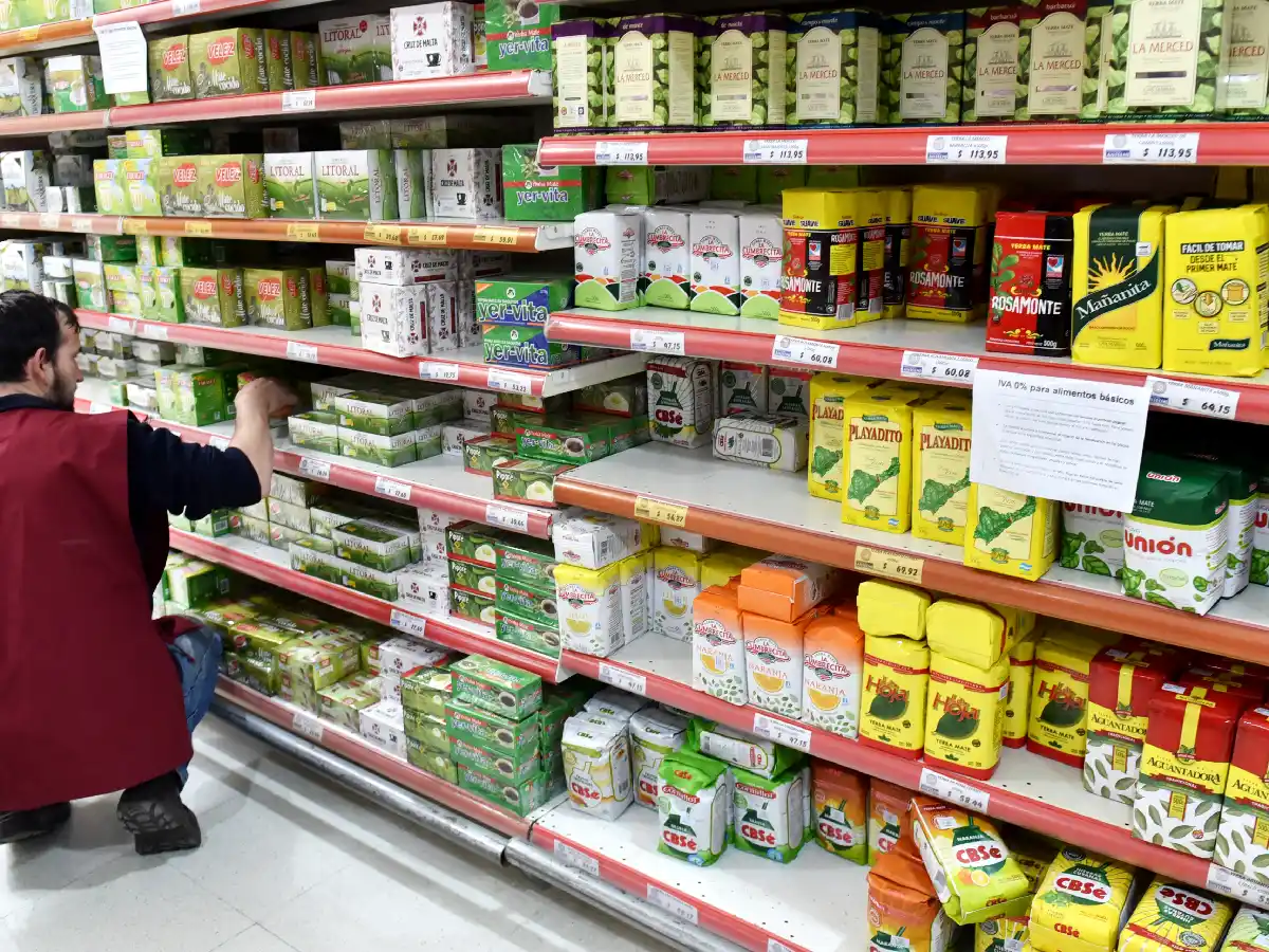 Supermercados ya venden con precios más bajos por la quita del IVA pero hay dudas sobre los controles   