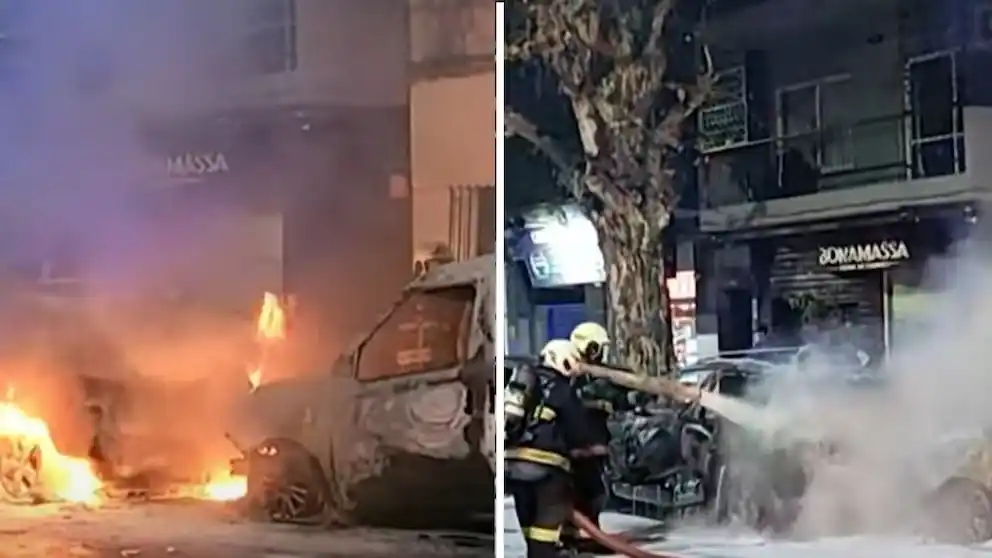 Una imagen de las llamas y los bomberos tratando de apagarlas