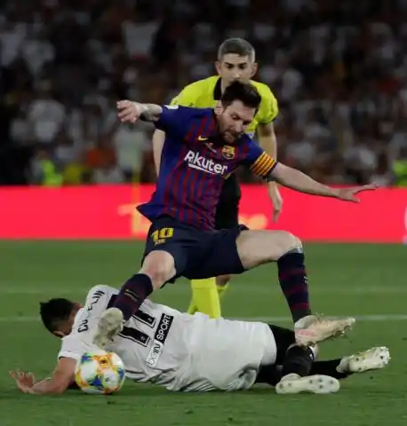 Valencia eliminó a Barcelona, vuelve a levantar este trofeo 11 años después y por octava vez
