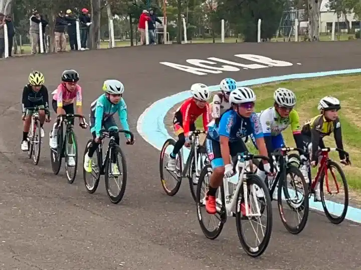 Los Coyotes Cyclist - 3