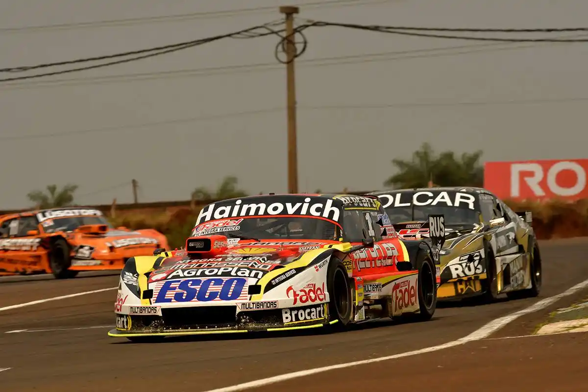 Un tramo de la final, con Werner aventajando a Mazzacane.