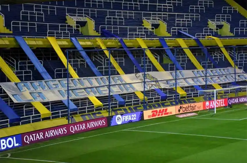 Di María agradeció una bandera que los hinchas de Central le dedicaron en el Gigante