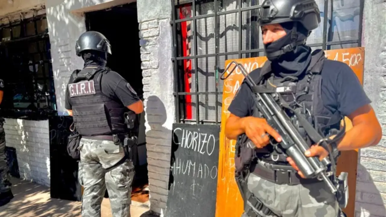Allanamientos por microtráfico en Rosario: dos detenidos y halazgo de un búnker