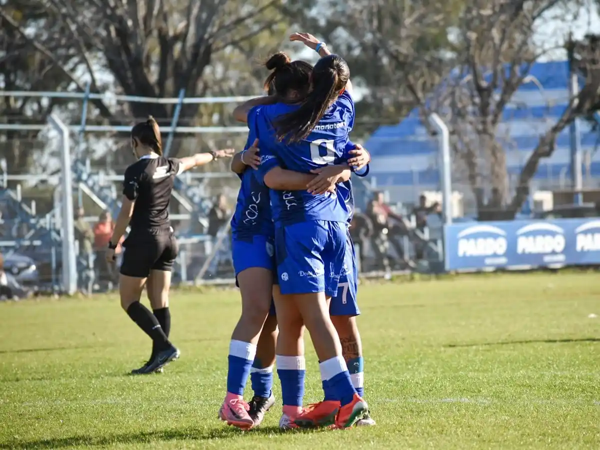 Las Cremosas golearon 4 a 0 al Gallito.Foto:Prensa AR