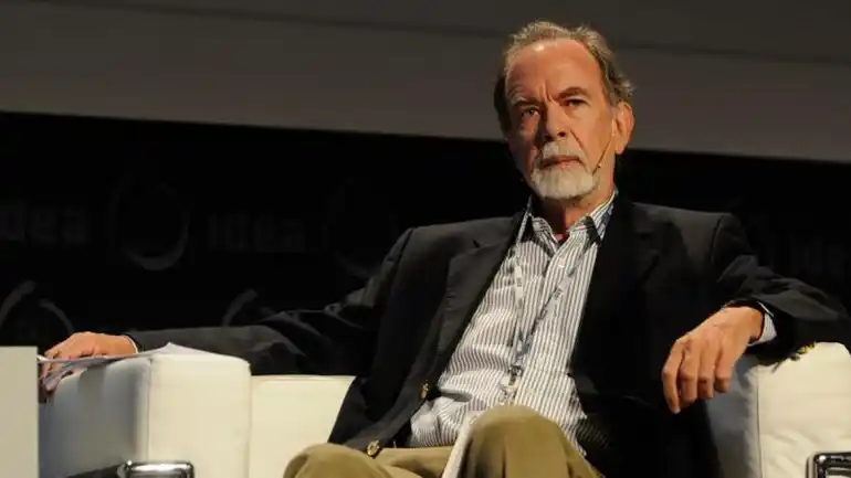 "Le hicieron creer a un empleado que podía comprar celulares e irse al exterior"