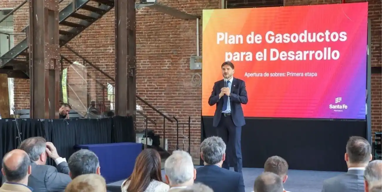"Estas obras se pueden hacer porque fuimos honestos, austeros y dimos los debates que teníamos que dar para tener un Estado eficiente. Y los ahorros que obtuvimos los volcamos a tener un mayor nivel de inversión", sostuvo el gobernador. Foto: Gentileza