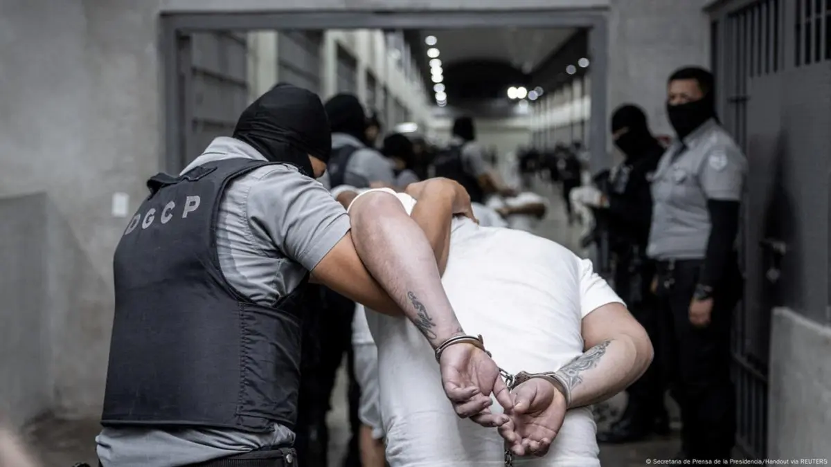 EE. UU. sigue enviando venezolanos a El SALVADOR: Rubio insiste en que son del TREN de ARAGUA