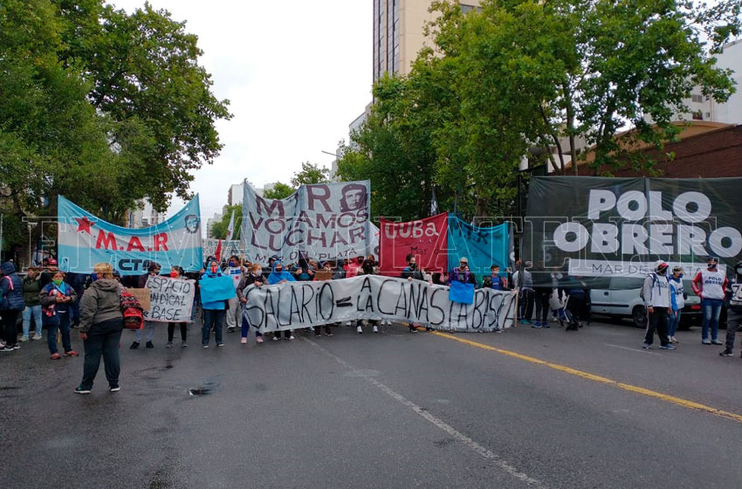 Otra manifestación: más de 2 mil personas marchan por un aumento del salario mínimo