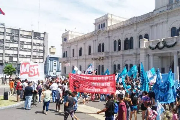 Marcha contra el acuerdo con el FMI y reivindican la caída de De la Rua