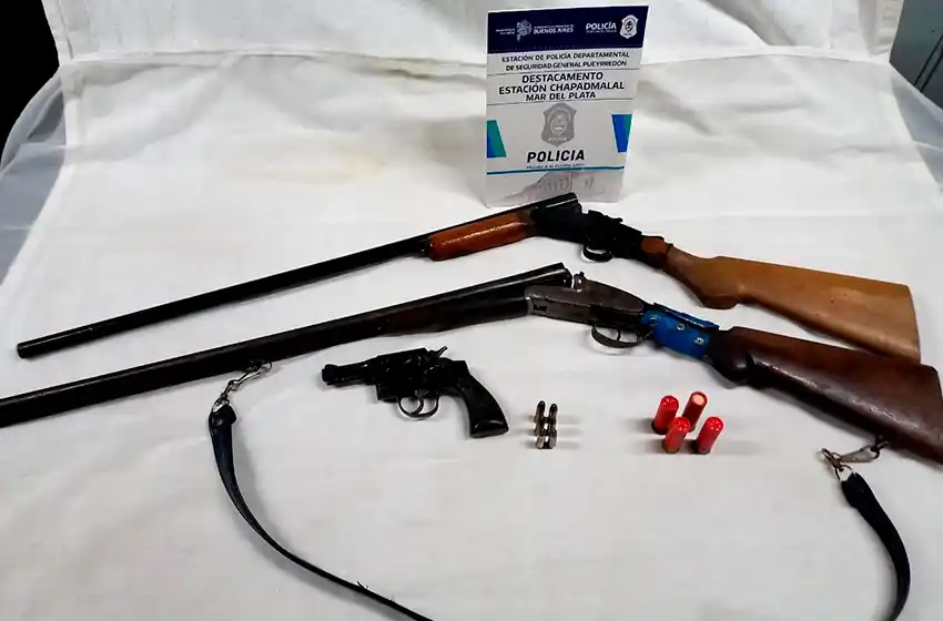 Dos hermanos, una discusión, armas y disparos al aire