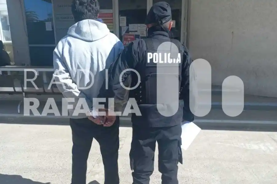 "Se desconocieron": dos jóvenes protagonizaron una pelea en la Plaza 25 de Mayo y uno de ellos amenazó con un cuchillo