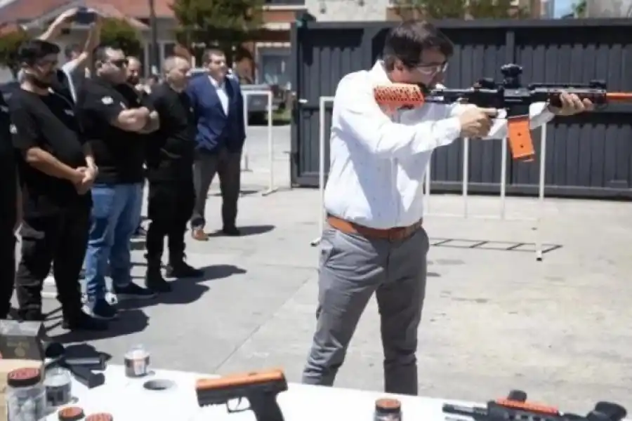 Mar del Plata se prepara para el verano con la compra de 40 armas no letales para reforzar la seguridad
