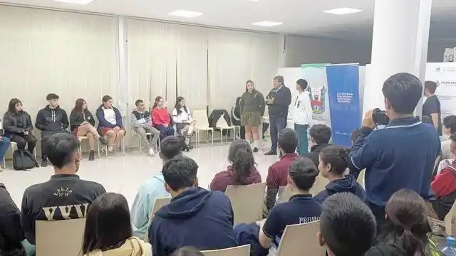 Aráoz firmó la resolución que dio inicio
al Parlamento Juvenil en Formosa