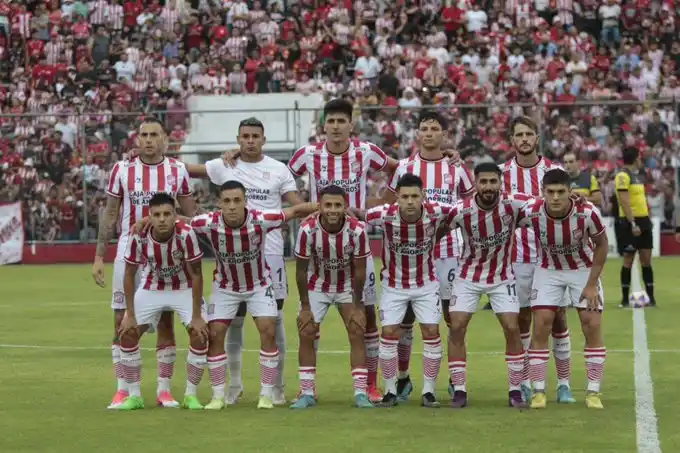 Una de las formaciones de San Martín de Tucumán en los amistosos previos.