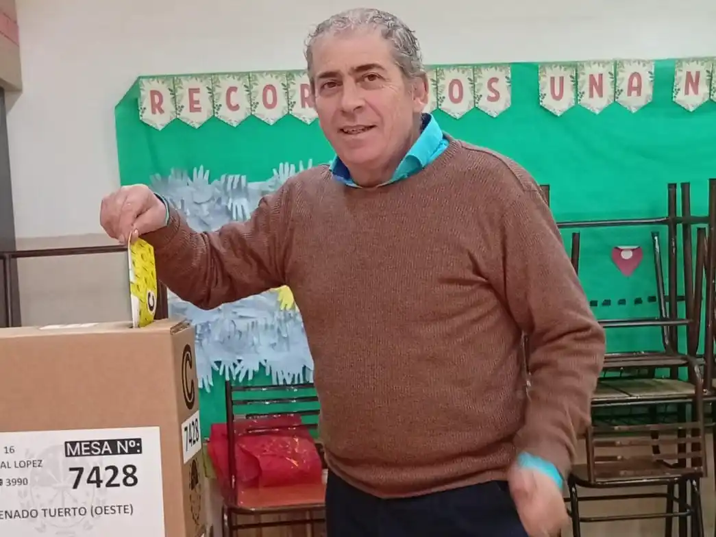 Adalberto Pelacani votó esta tarde en la Escuela "Natalio Perillo". Foto: Gentileza