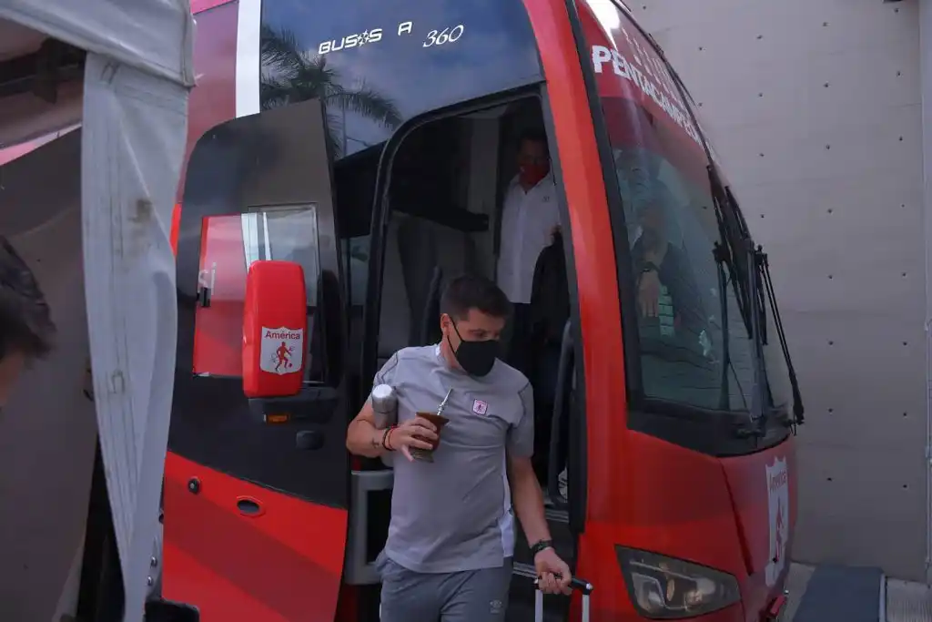 El América de Juan Cruz Real goleó y acaricia la consagración