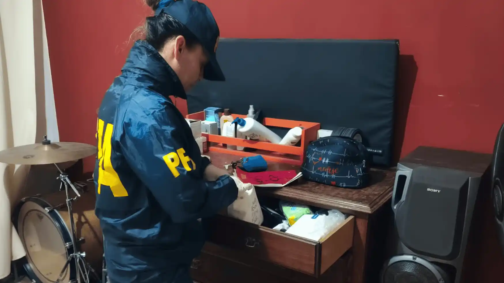 La diligencia fue realizada por efectivos de la División Unidad Operativa Federal (DUOF) de la Policía Federal Argentina.