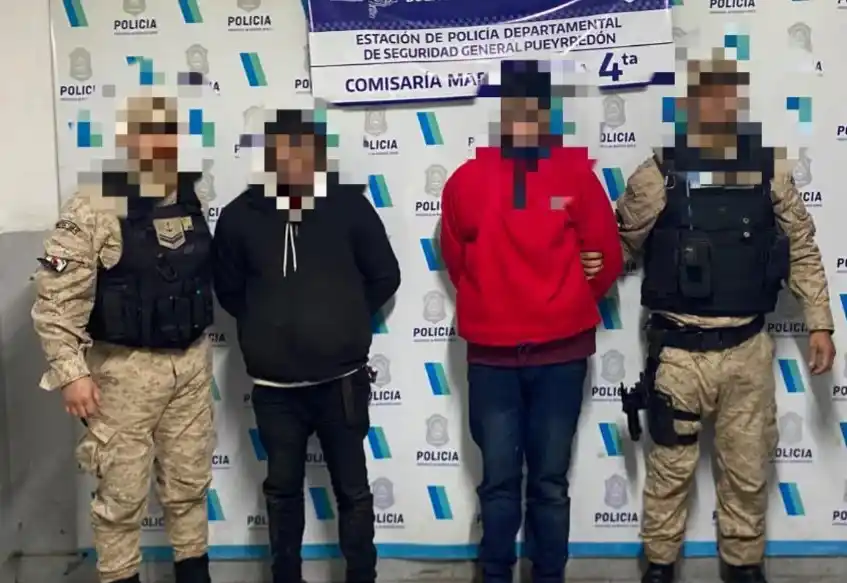 Con la información aportada sobre sus características físicas y vestimenta, los móviles policiales lograron cercar la zona y concretar la detención de ambos individuos.