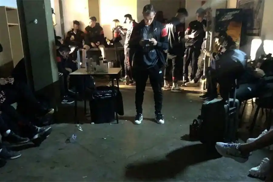 Cuatro jugadores y el entrenador de arqueros de Patronato acabaron detenidos