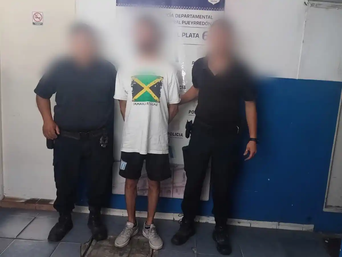 Por orden de la fiscal de Flagrancia, Mariana Baqueiro, el sujeto fue notificado de las causas en su contra y trasladado a la Unidad Penal Nº 44 de Batán.