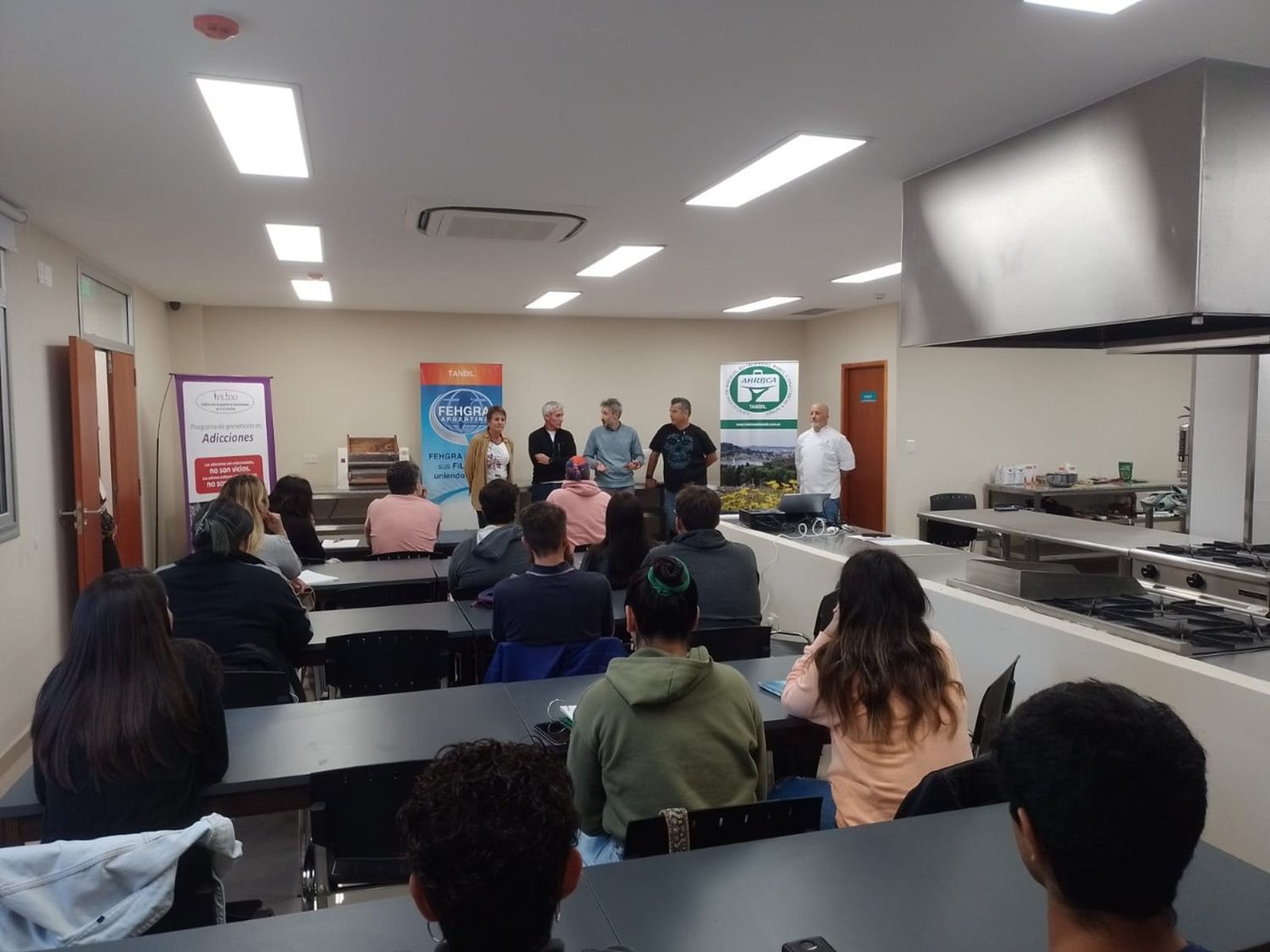 Arrancó el ciclo de capacitaciones para la inserción laboral en hotelería y gastronomía