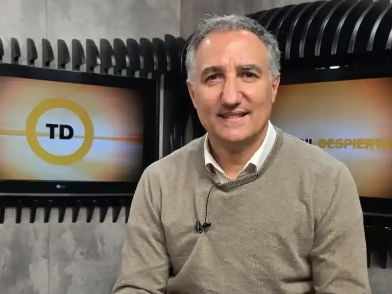 El concejal Gonzalo Santamarina durante su participación en el programa "Tandil Despierta", donde defendió la focalización de los subsidios de gas para hogares con ingresos menores a 4.3 millones de pesos