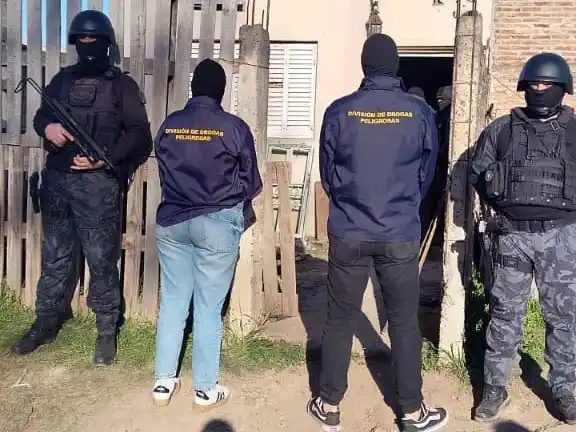 Victoria: cuatro allanamientos simultáneos contra el narcomenudeo dejaron cinco detenidos