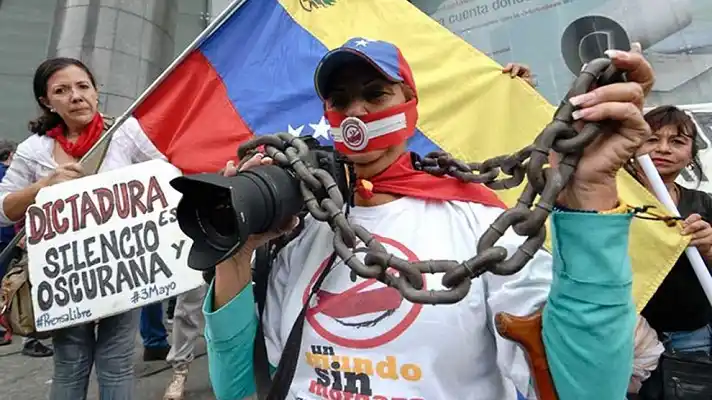 SIP CONDENA la «violencia sistemática» de Maduro contra medios y periodistas en Venezuela