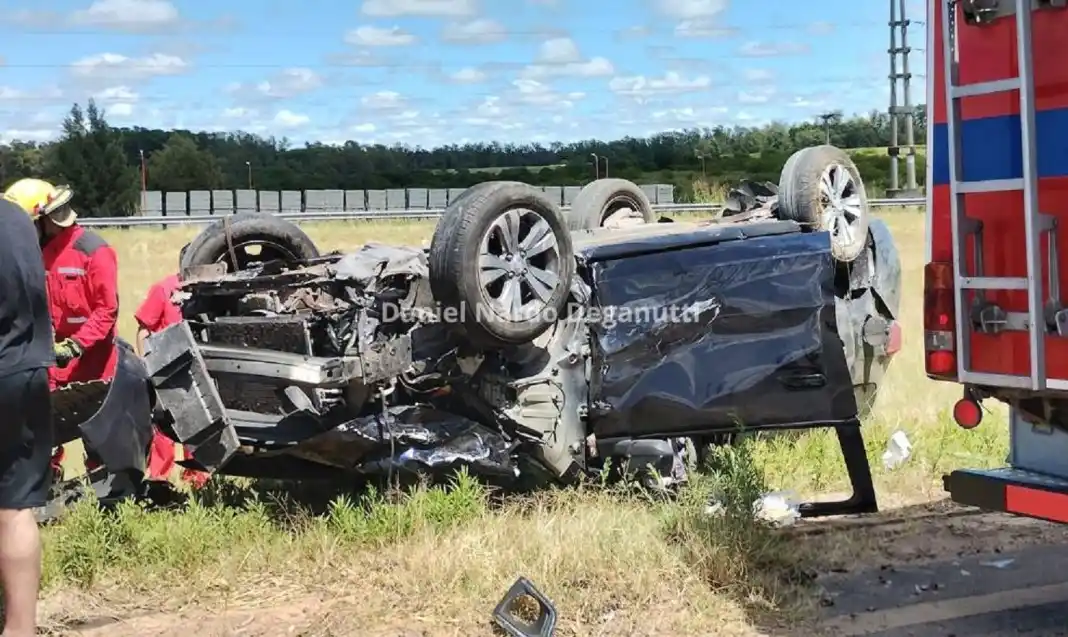 Violento choque entre dos autos en Ruta 14: hay heridos
