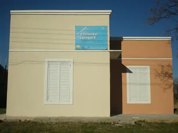 Inaugurarán once casas en Larroque