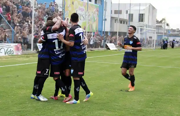 Sobre la hora, Juventud rescató un empate ante Talleres 
